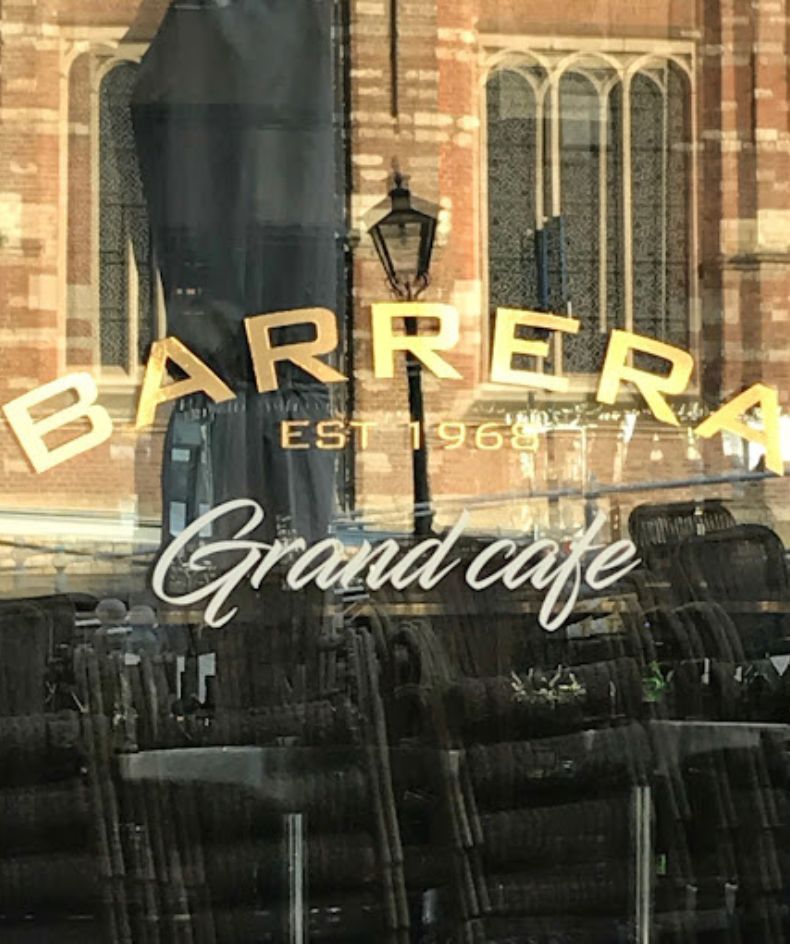 Binnen Café Barrera