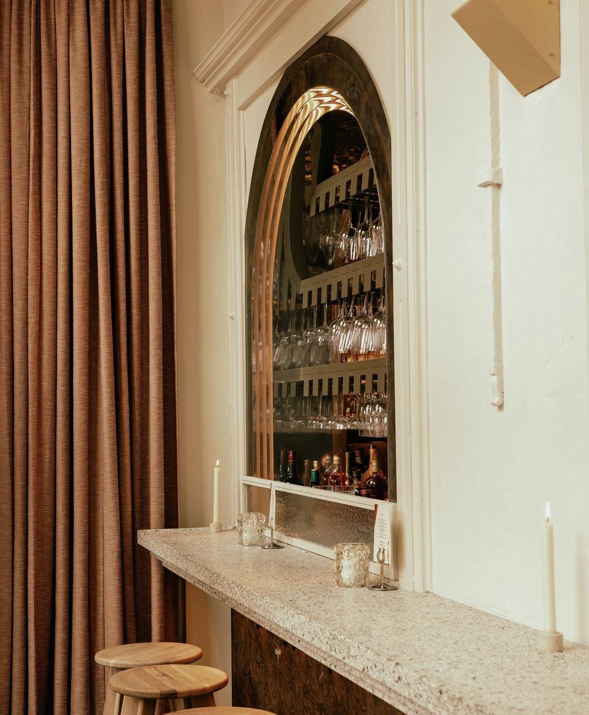 Binnen Hotel Rumour